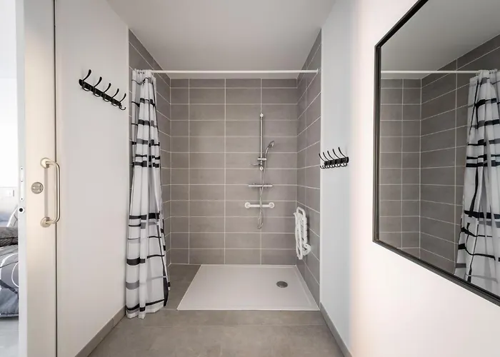 펜션 De La Gandonniere - Au Pied Du Circuit Des 24hr, Pour 10 A 31 Personnes *